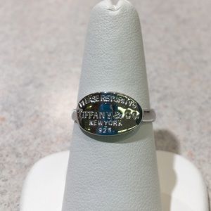 Just polished Tiffany and Co. Return to Tiffany Oval Tag Signet ring. Si…